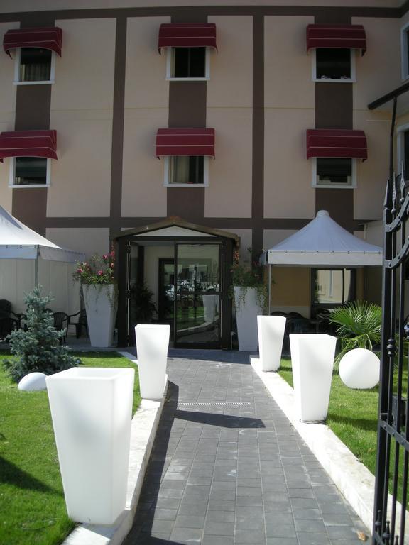 Hotel De Meis Capistrello Exterior foto